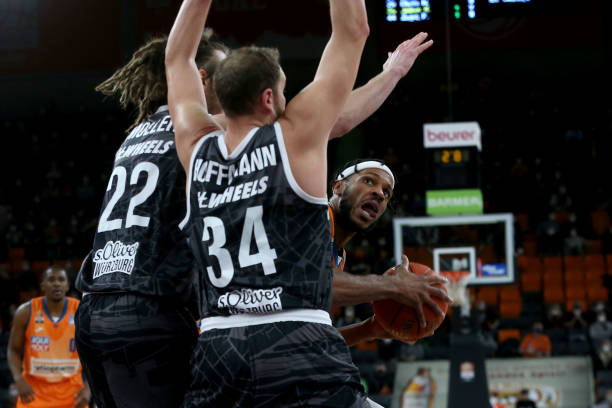 锋线边缘人 锋线边缘人